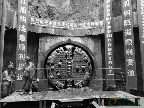 中俄东线天然气管道黑龙江水下穿越盾构工程第二条隧道顺利贯通